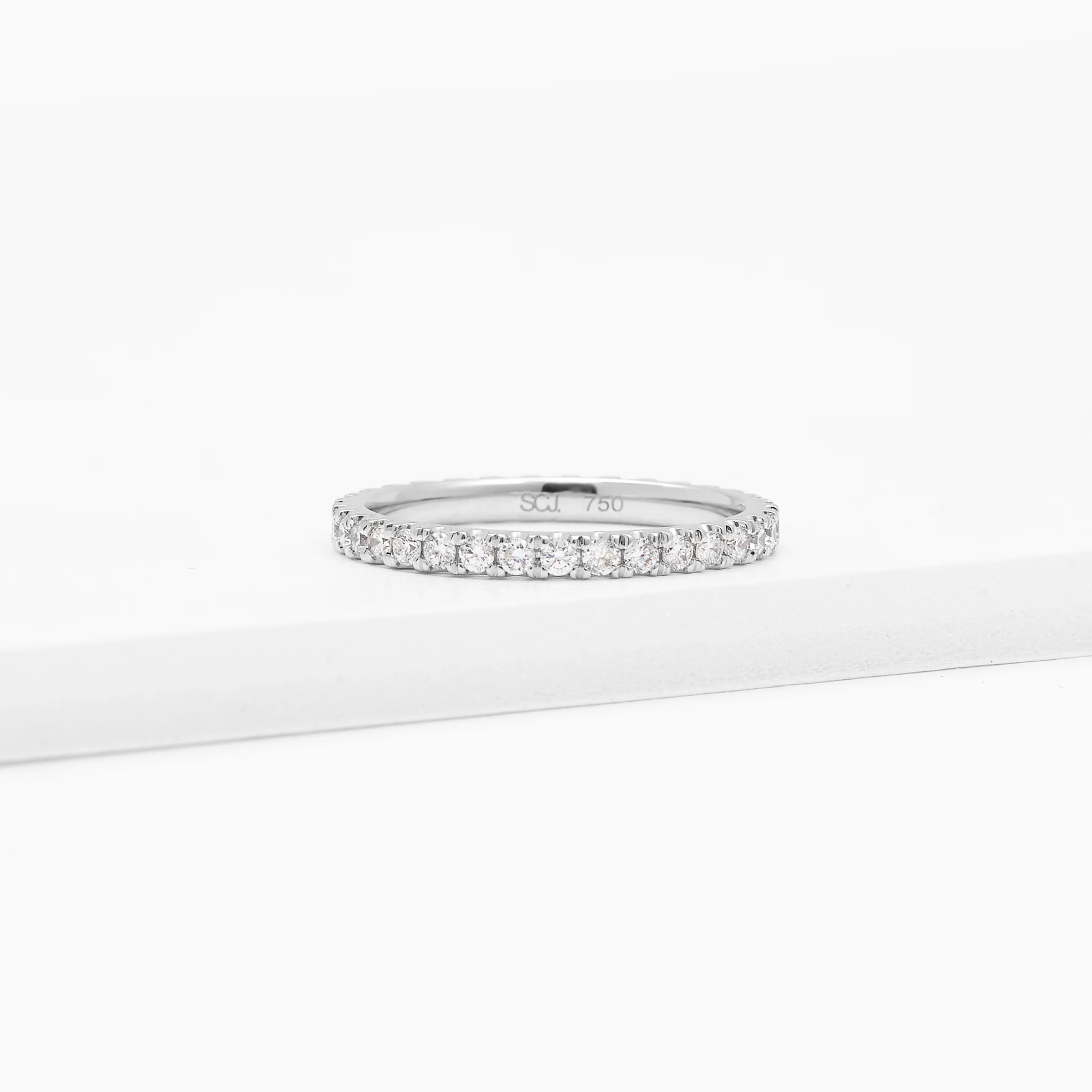 18K White Gold Round Brilliant Lab Diamond Full Eternity Ring 0.65tdw - Image 2