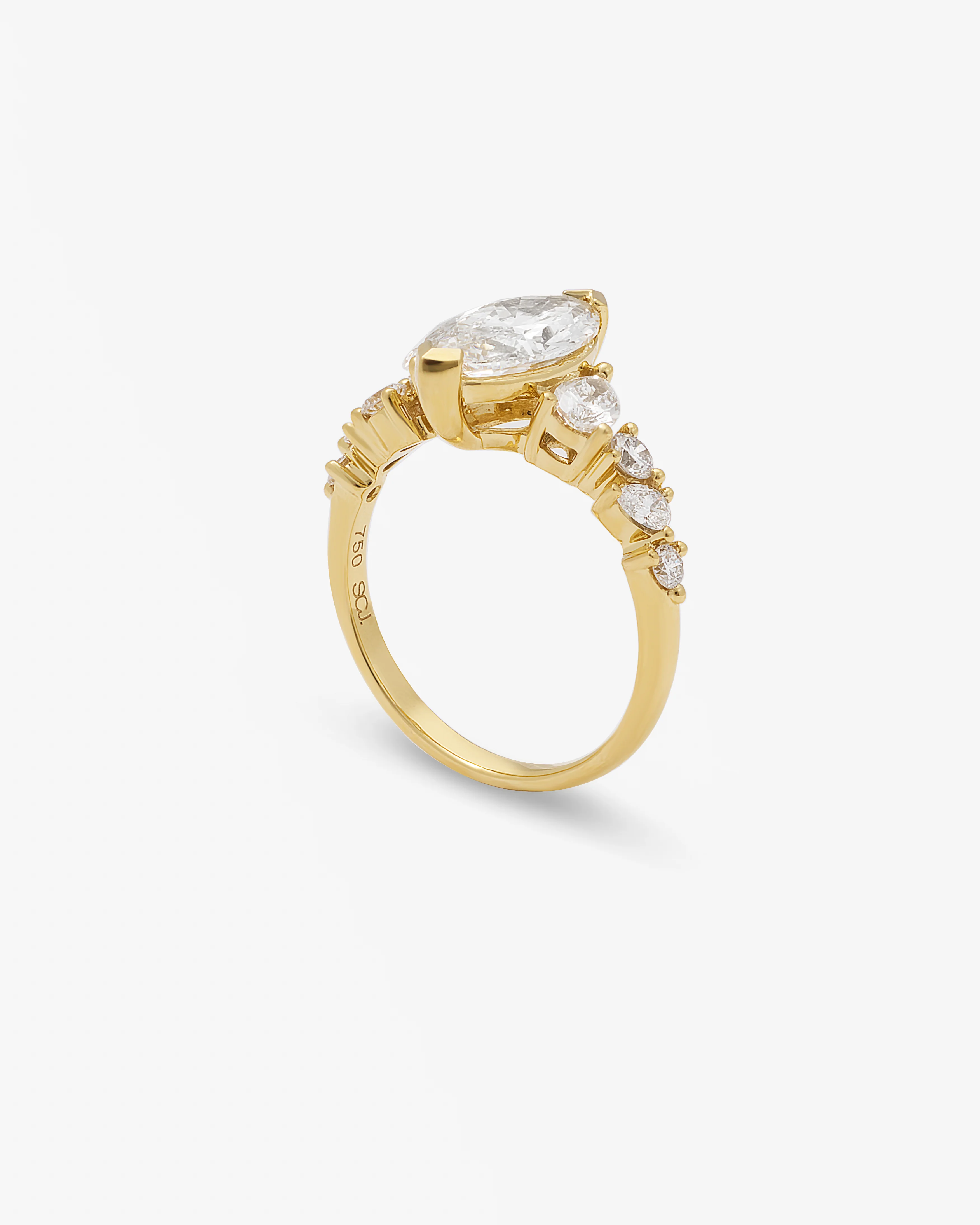 18K Yellow Gold 2.0ct Marquise Lab Diamond Centre With Pear And Brilliant Shoulders Ring - Image 3