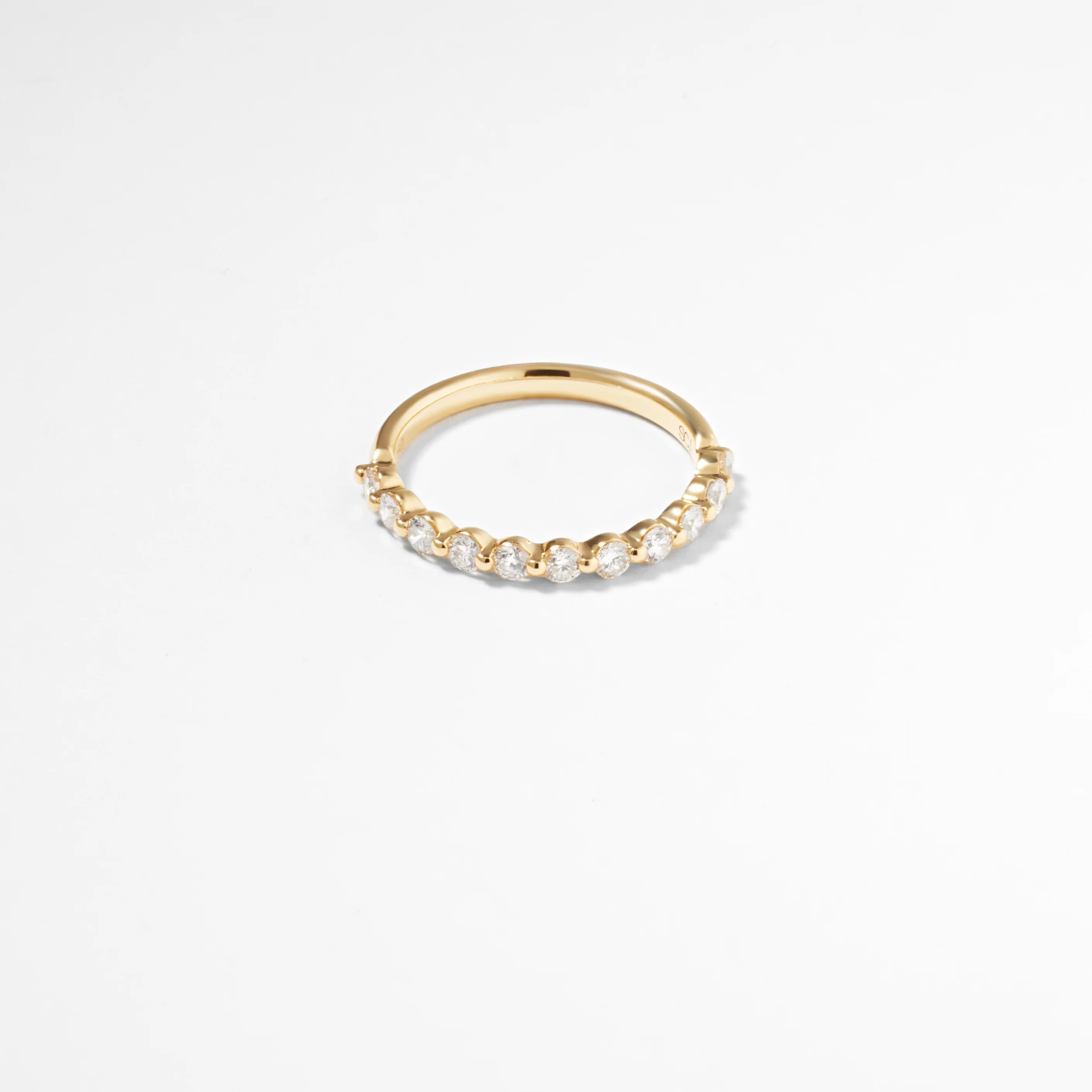 18K Yellow Gold Round Brilliant Floating Diamond Band - Image 3