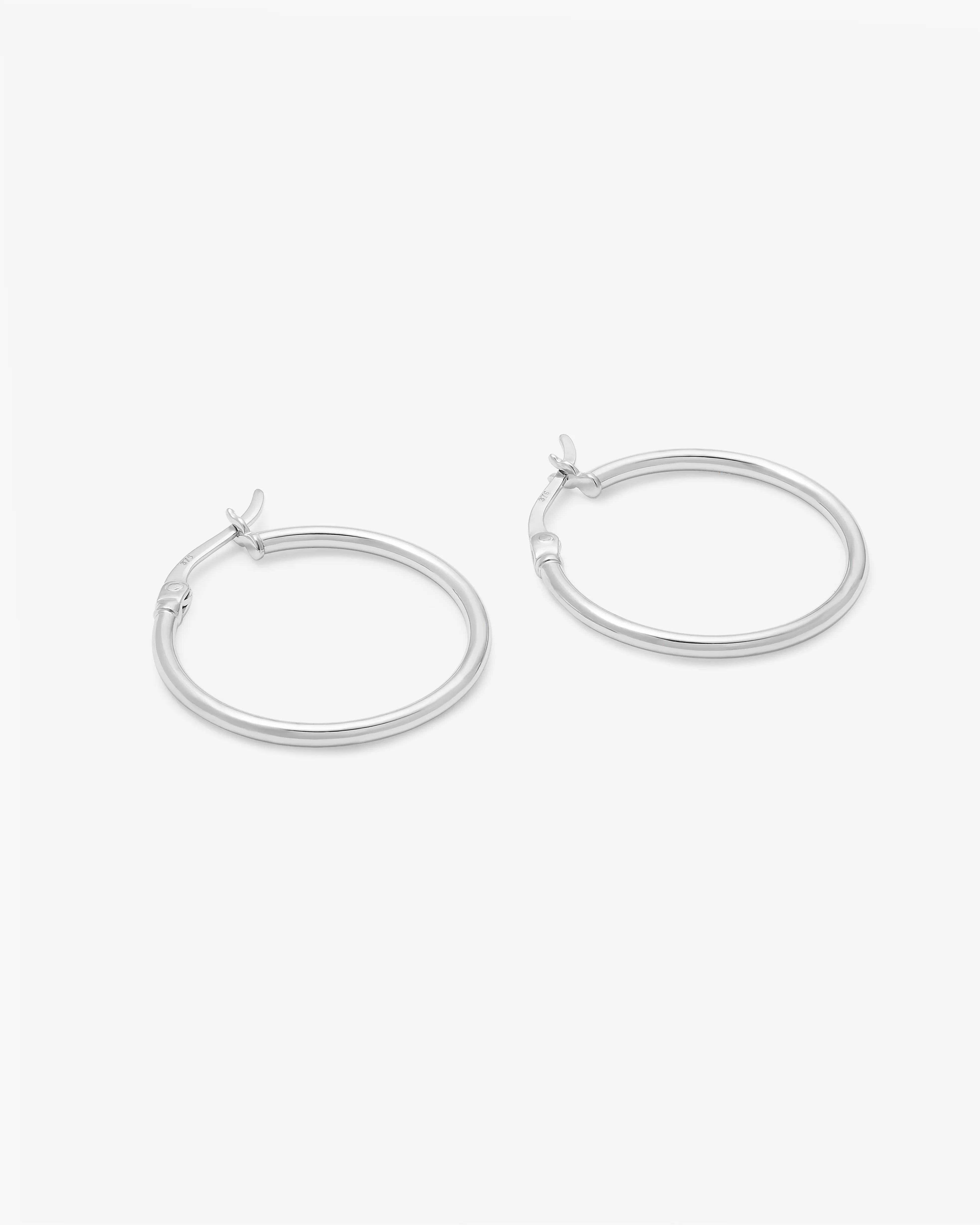 9K White Gold Round Hoop Earrings 20mm. - Image 3