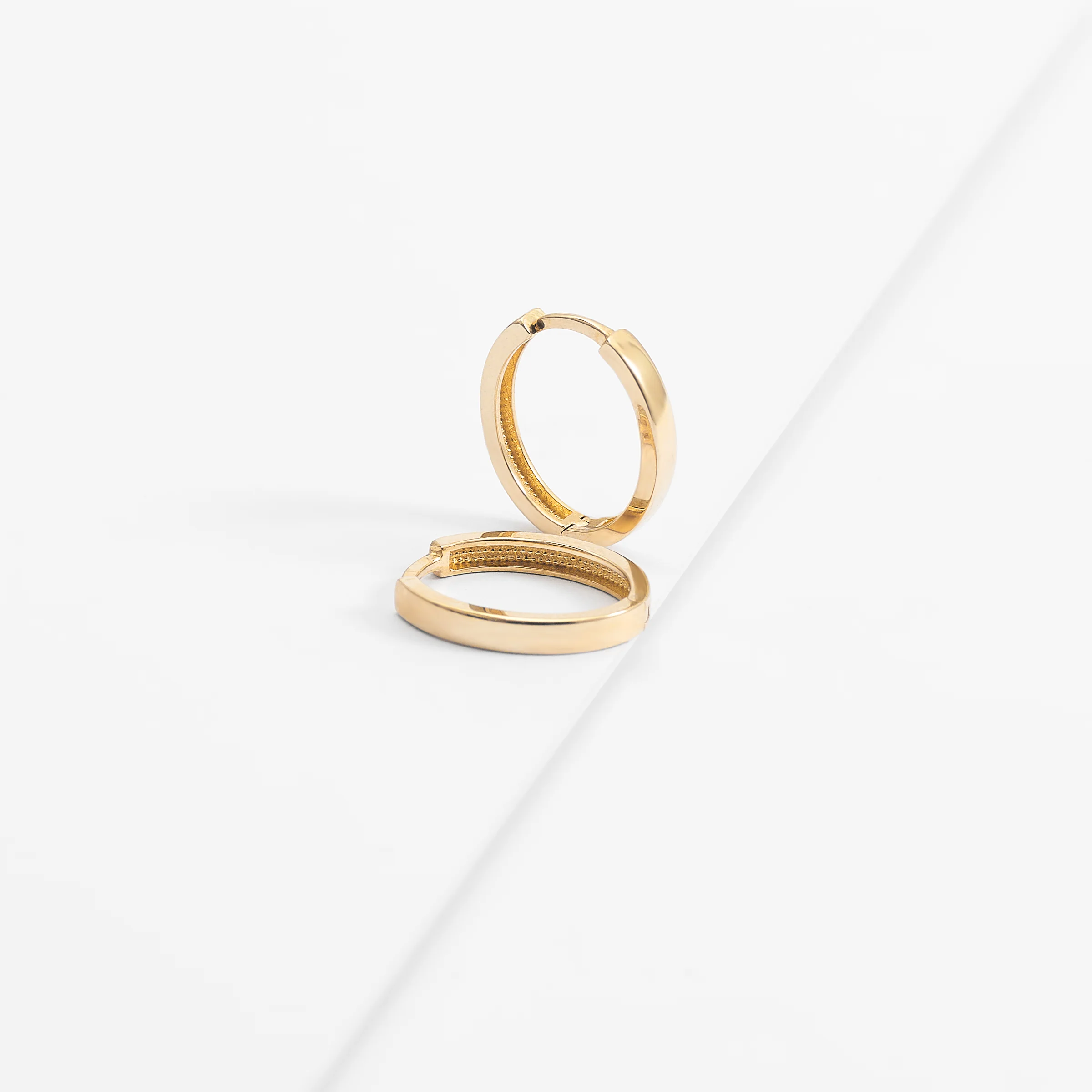 9K Yellow Gold Plain Oval Huggie Earrings 15mm