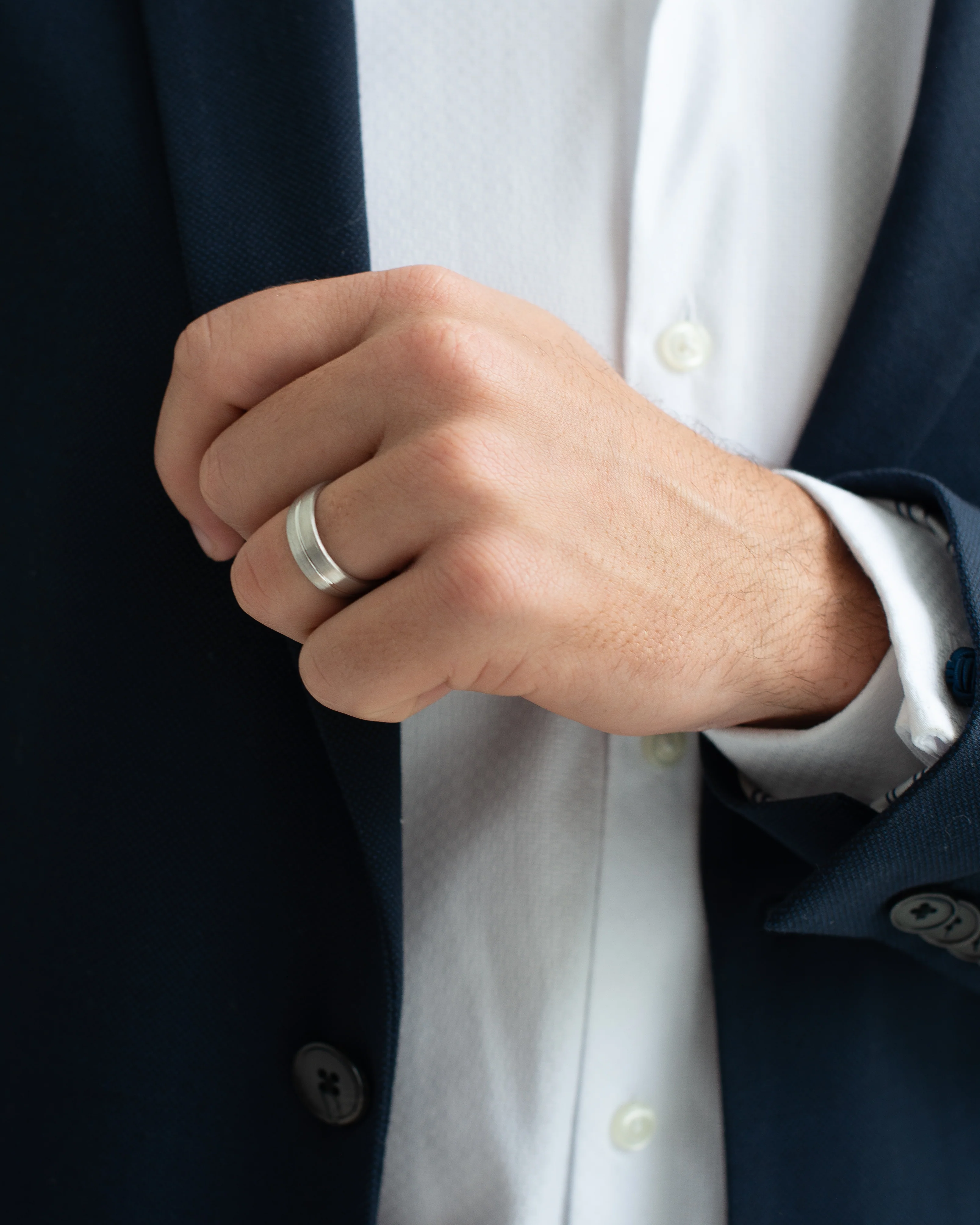 9K White Gold Brushed Finish With Polished Centre Line Band 7mm - Image 2