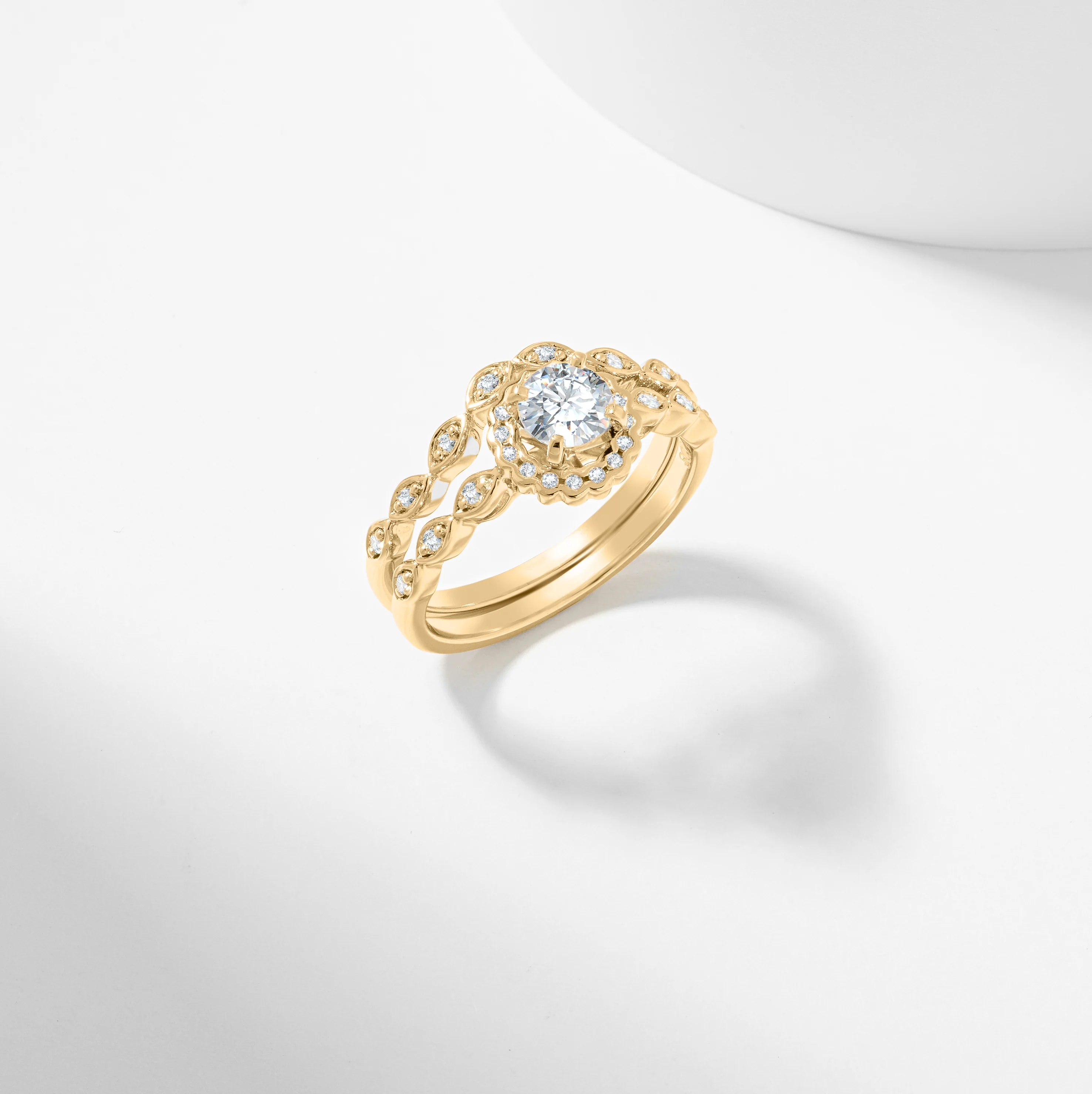 Round Brilliant Diamond Scallop Halo Bridal Set 0.7tdw