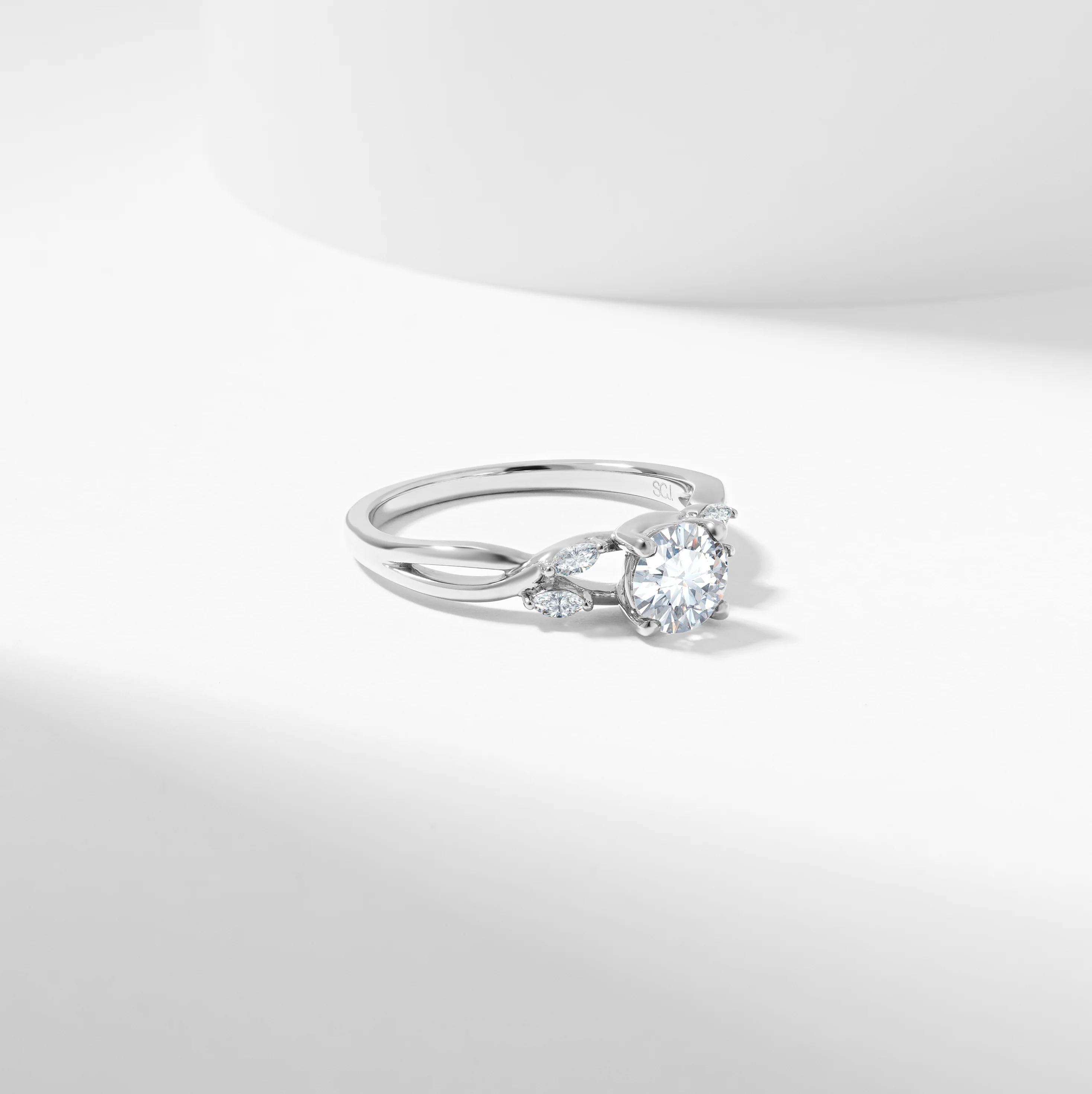 Round Brilliant Diamond Solitaire with Marquise Shoulder Accents Engagement Ring 1.0tdw